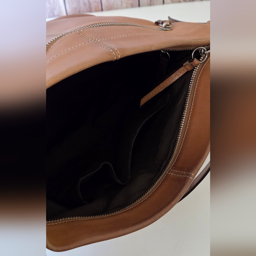 LOW START Coach Crossbody Bag GUC - Picture 12 of 16